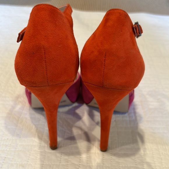 LIKE NEW BCBG suede platform high heels size 8 - Picture 4 of 11